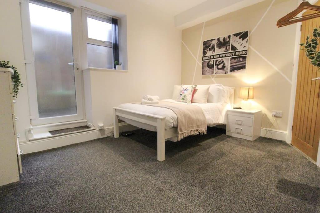 נוטינגהאם Spacious 1 Bed Apartment 1 Minute Walk From Square מראה חיצוני תמונה