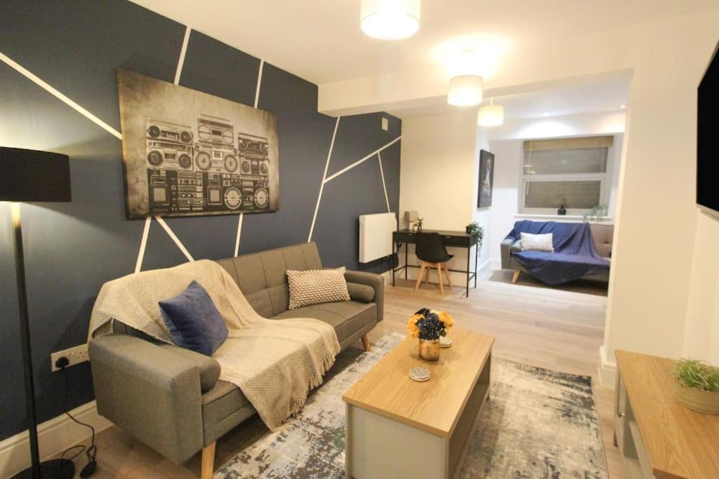נוטינגהאם Spacious 1 Bed Apartment 1 Minute Walk From Square מראה חיצוני תמונה