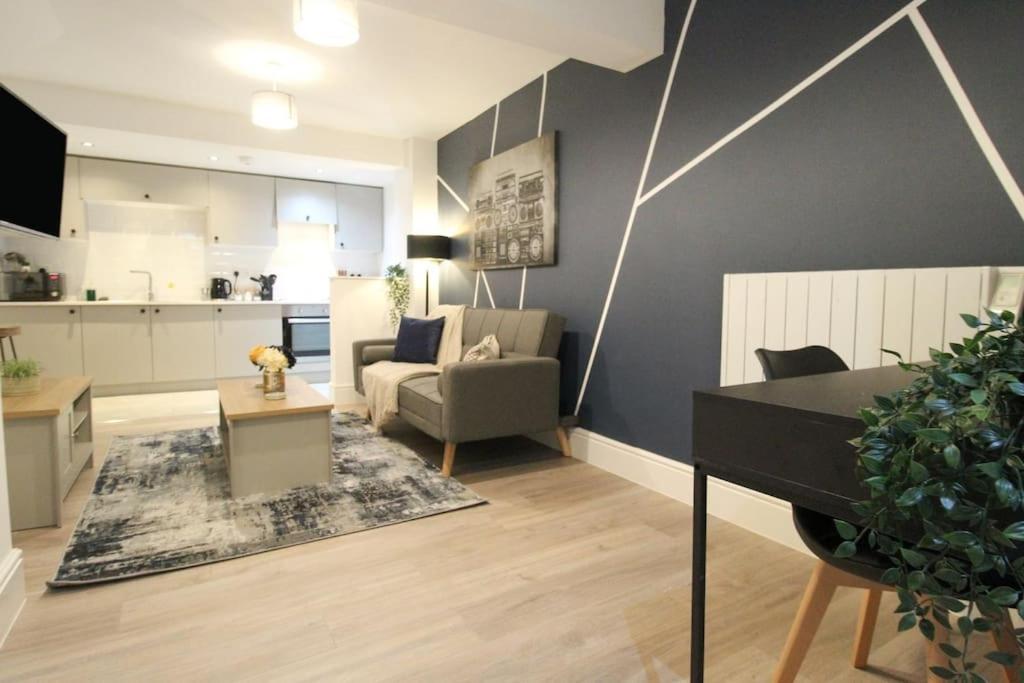 נוטינגהאם Spacious 1 Bed Apartment 1 Minute Walk From Square מראה חיצוני תמונה