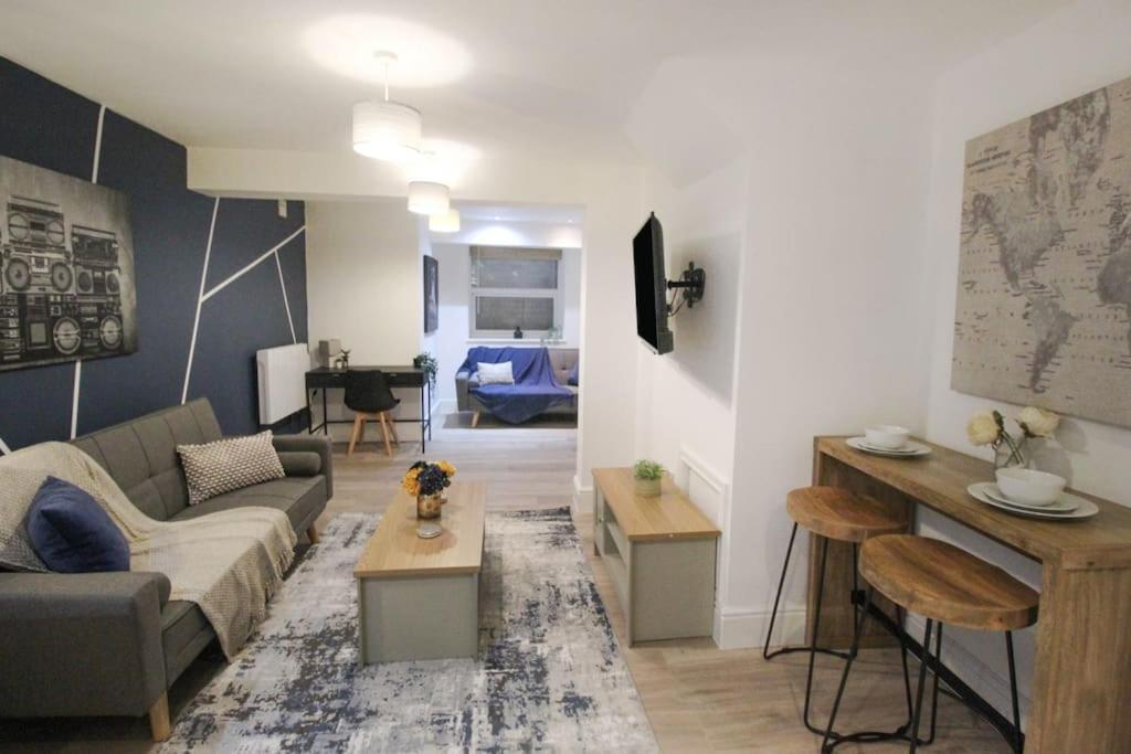 נוטינגהאם Spacious 1 Bed Apartment 1 Minute Walk From Square מראה חיצוני תמונה