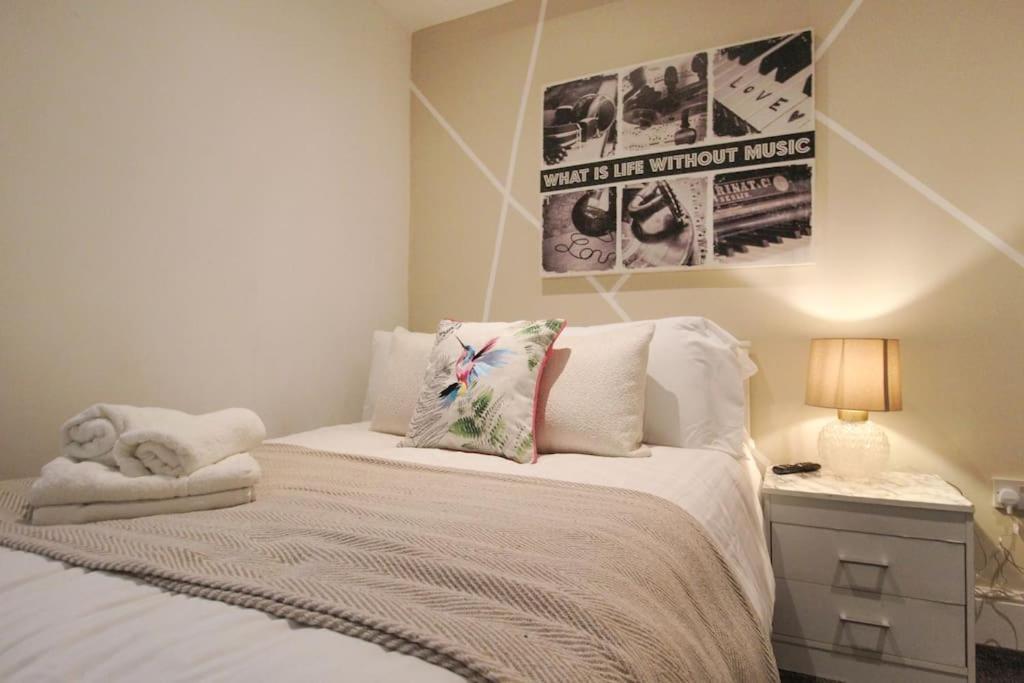 נוטינגהאם Spacious 1 Bed Apartment 1 Minute Walk From Square מראה חיצוני תמונה
