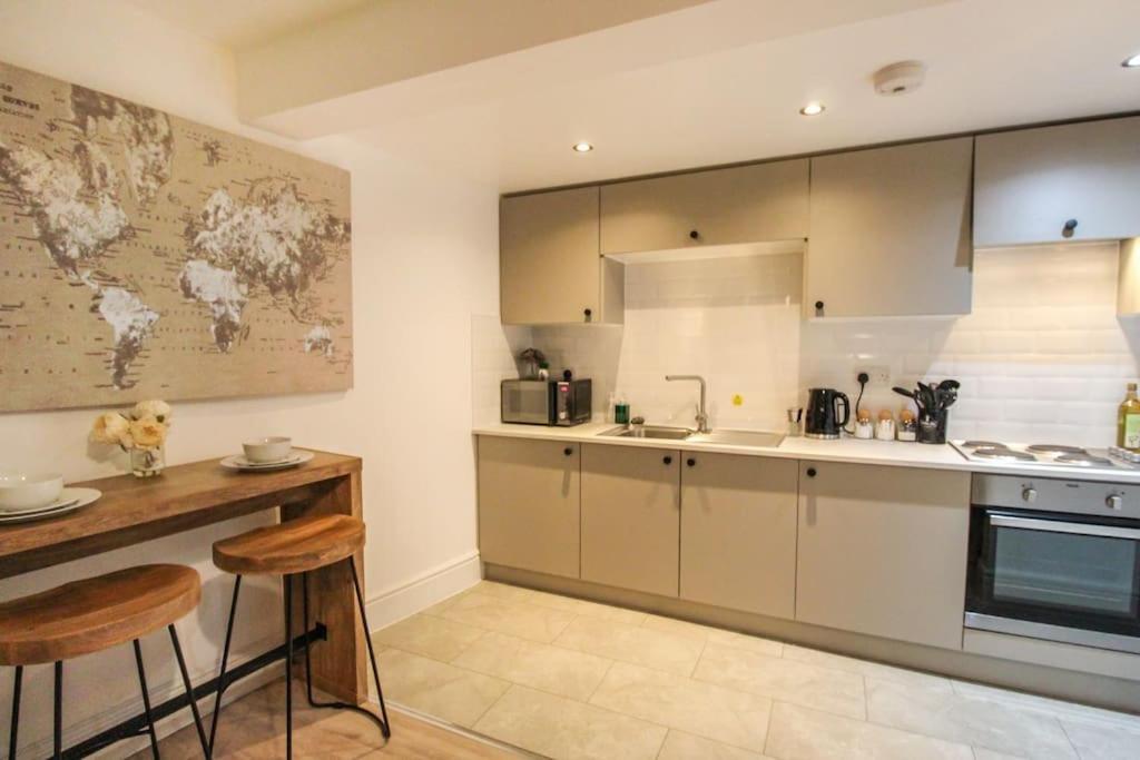נוטינגהאם Spacious 1 Bed Apartment 1 Minute Walk From Square מראה חיצוני תמונה