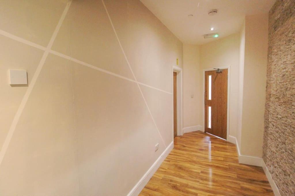 נוטינגהאם Spacious 1 Bed Apartment 1 Minute Walk From Square מראה חיצוני תמונה